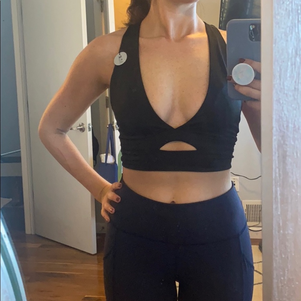 never worn cross back v-neck sports bra